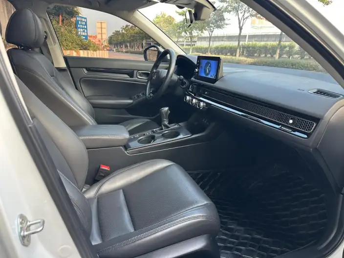 Model Ge 2023 Model HATCHBACK 240TURBO CVT Trendy Edition – фото 8