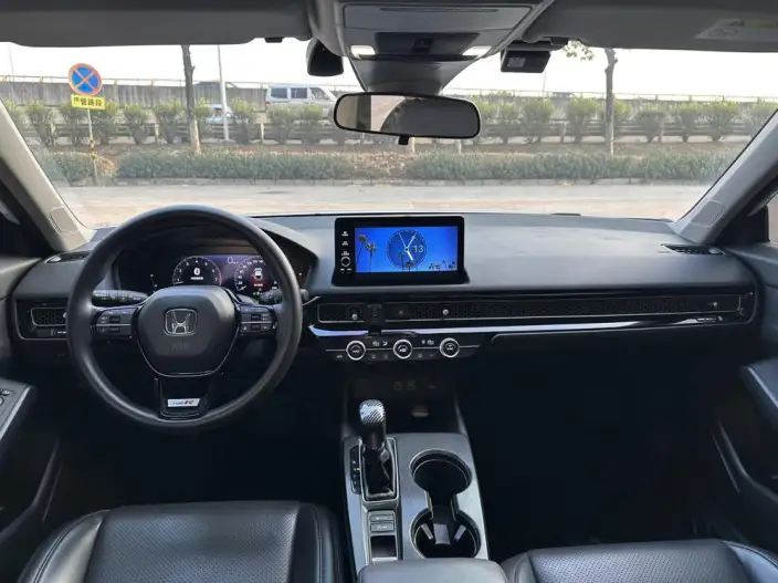 Model Ge 2023 Model HATCHBACK 240TURBO CVT Trendy Edition – фото 9
