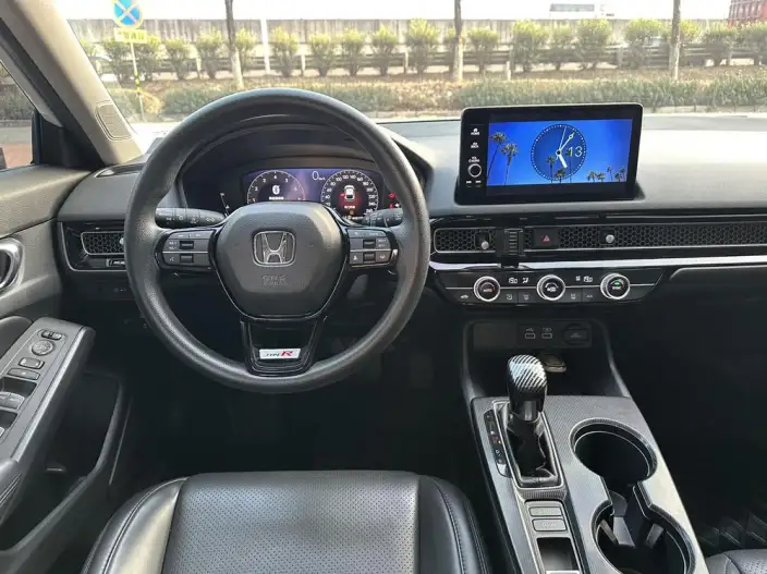 Model Ge 2023 Model HATCHBACK 240TURBO CVT Trendy Edition – фото 10