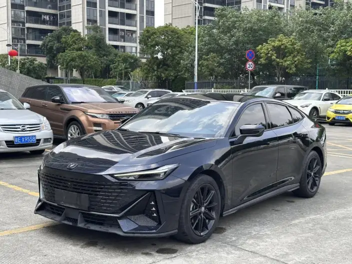 Changan UNI-V 2023 Model 1.5T Noble Model – фото 1