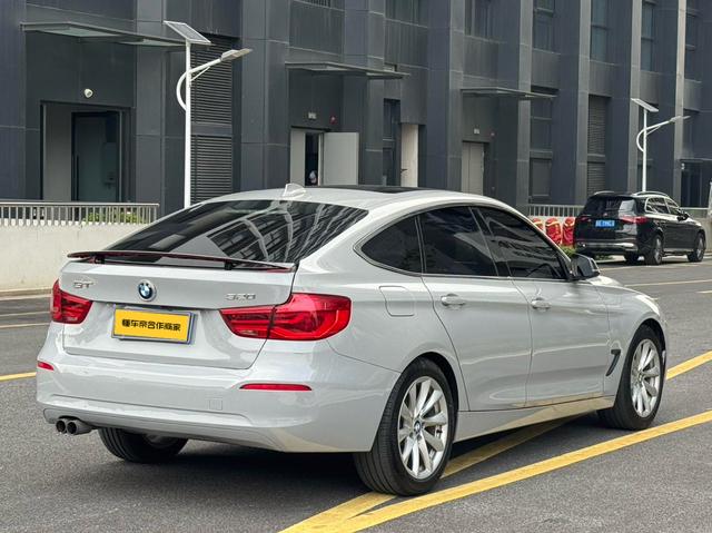 BMW 3 Series GT 2018 320i Fashion – фото 3
