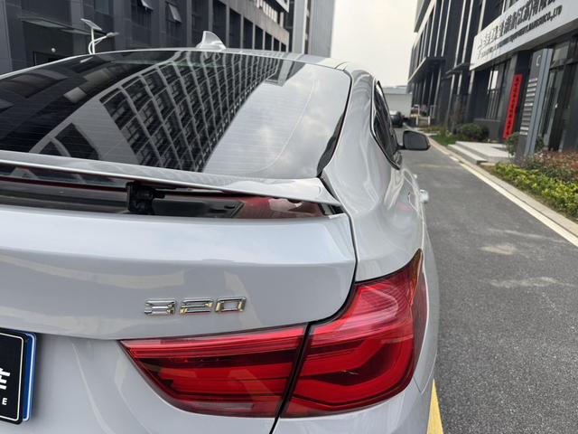 BMW 3 Series GT 2018 320i Fashion – фото 14