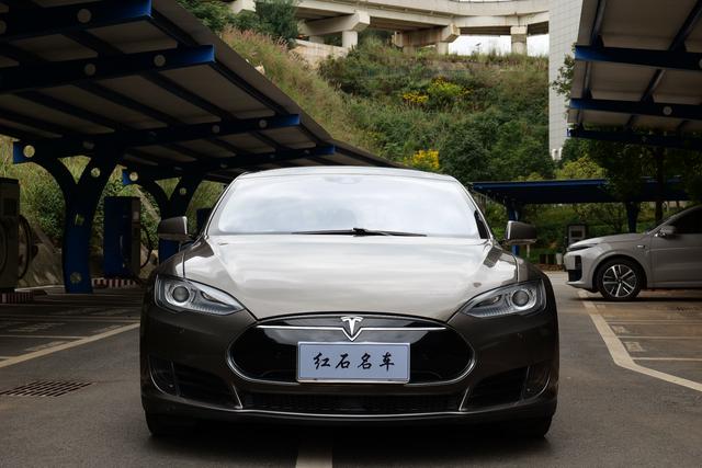 Model S 2015 модификация 70 – фото 2
