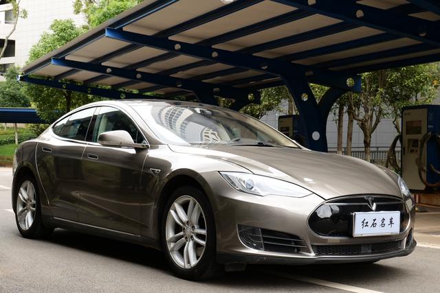 Model S 2015 модификация 70 – фото 3