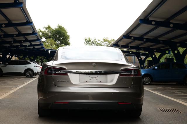Model S 2015 модификация 70 – фото 4