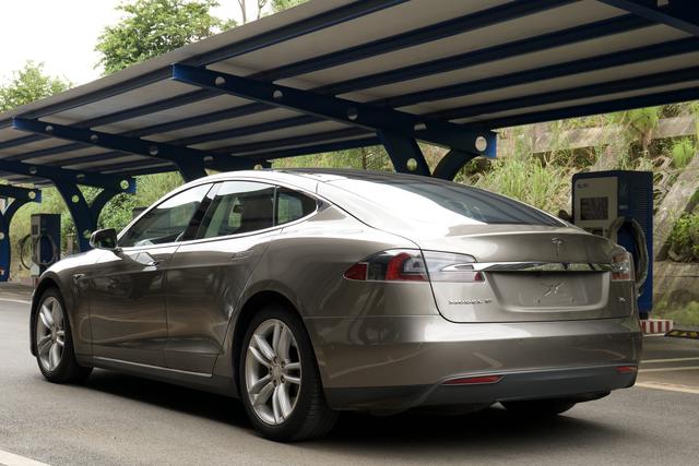 Model S 2015 модификация 70 – фото 5