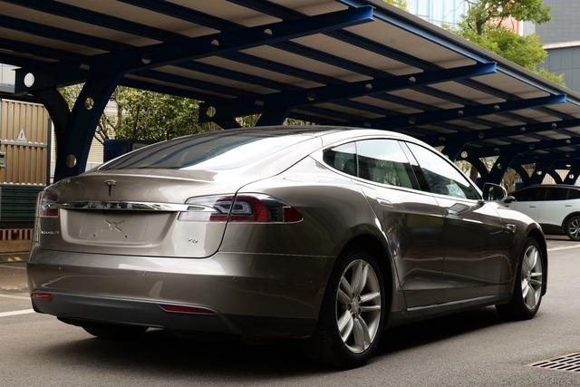 Model S 2015 модификация 70 – фото 7