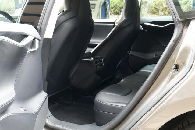 Model S 2015 модификация 70 – фото 9