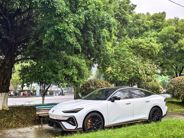 Changan UNI-V 2025 модификация Third generation 2.0T Jin Engine тип – фото 1