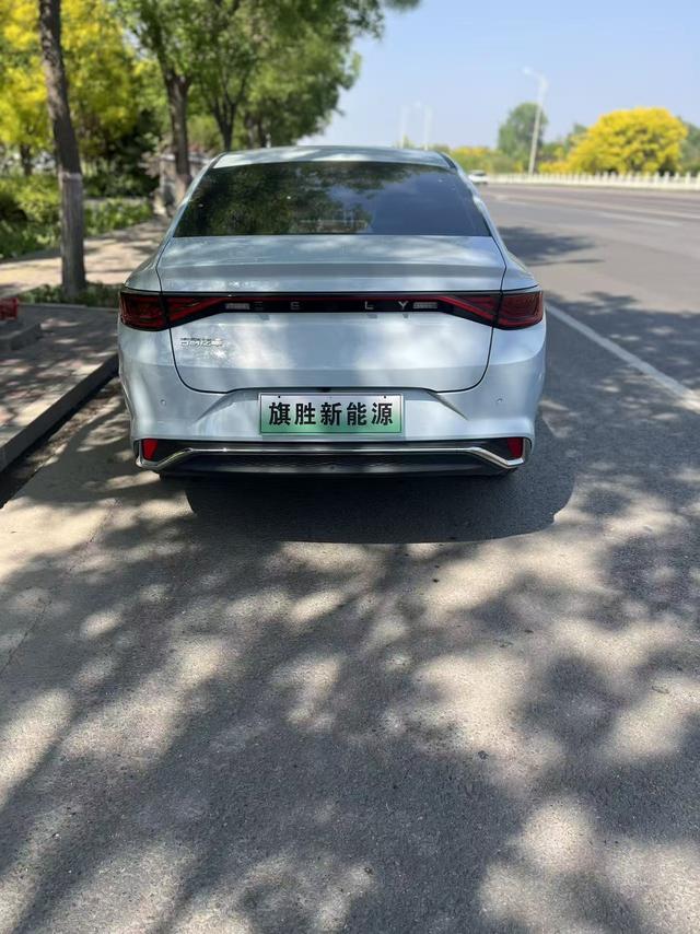 Emgrand L HiP 2024 модификация 1.5TD-DHT Pro Champion Edition 100KM Transcendent – фото 10