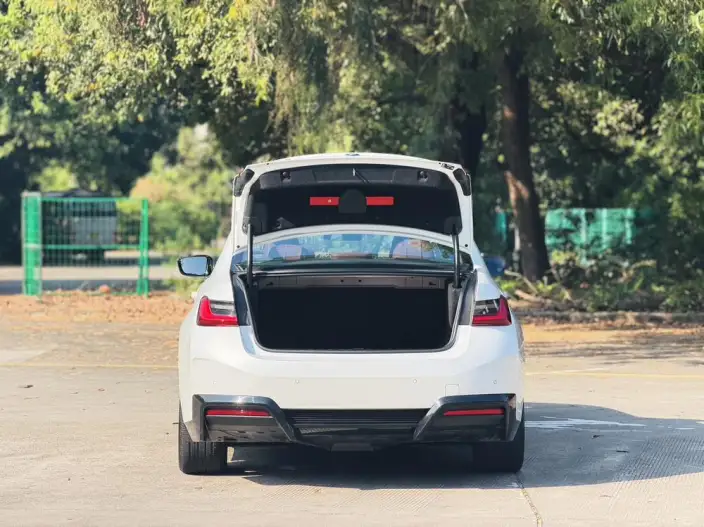 BMW i3 2023 Model eDrive40L Night Edition Sports Set – фото 5