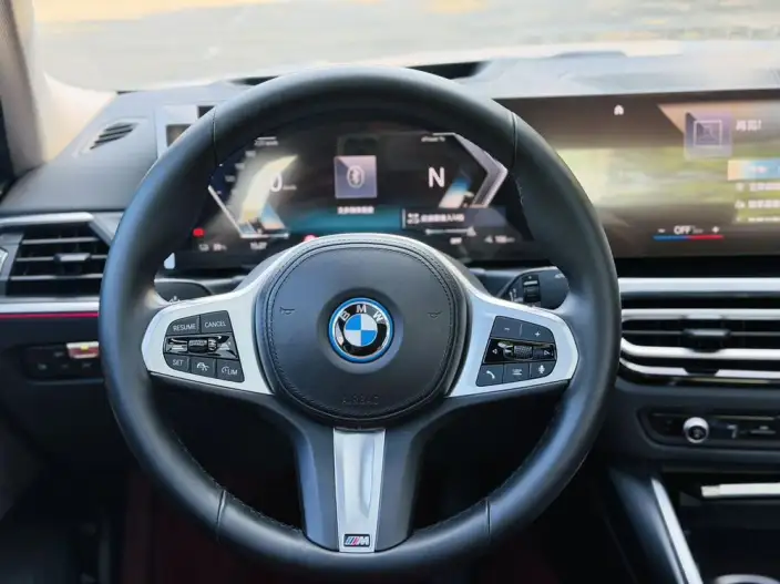 BMW i3 2023 Model eDrive40L Night Edition Sports Set – фото 10
