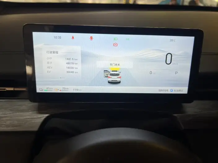 **Wuling Xingguang S** PHEV 2025 Model 130km Pilot Model – фото 8