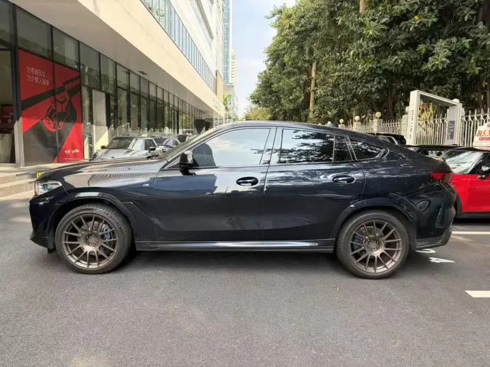 BMW X6 2022 Model xDrive40i Exclusive Model M Sports Set – фото 3