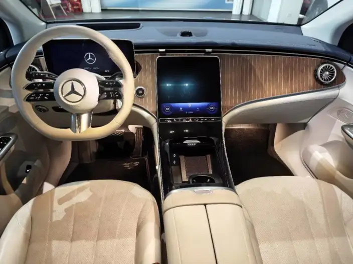 Mercedes-Benz EQE SUV 2023 Model EQE SUV 350 4MATIC Deluxe Edition – фото 7
