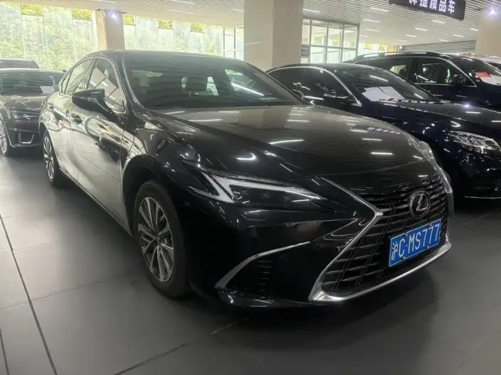 Lexus ES 2025 Model 200 Premium