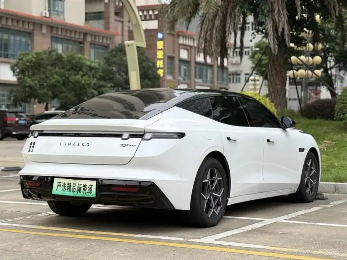 Lynk & Co 10 EM-P 2025 Model 240 4WD Ultra H5 – фото 6