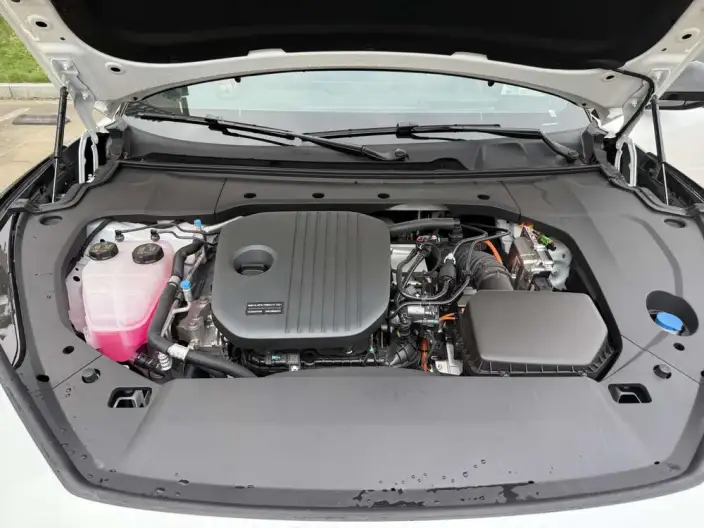 Lynk & Co 10 EM-P 2025 Model 240 4WD Ultra H5 – фото 8