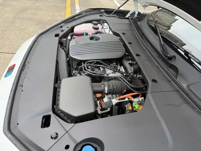 Lynk & Co 10 EM-P 2025 Model 240 4WD Ultra H5 – фото 10