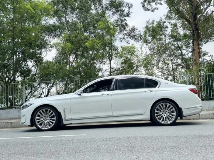 BMW 7 Series 2019 Model M760Li xDrive V12 Luxury Set – фото 4