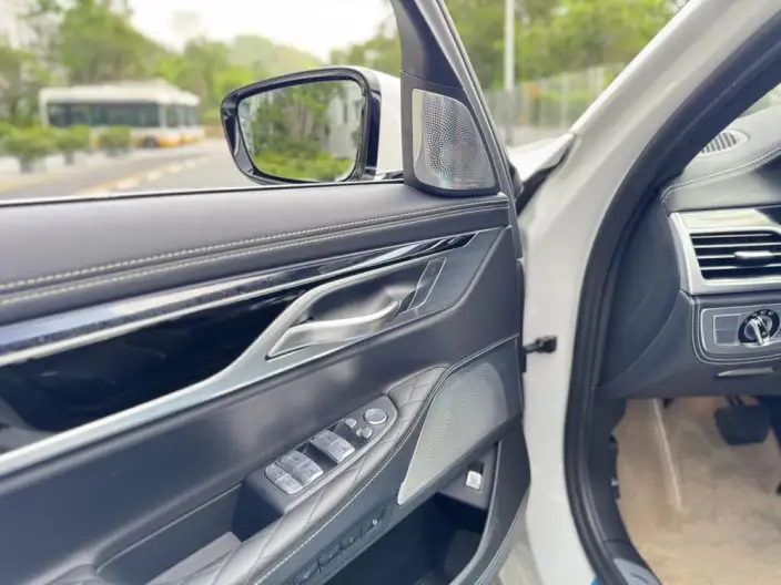 BMW 7 Series 2019 Model M760Li xDrive V12 Luxury Set – фото 10