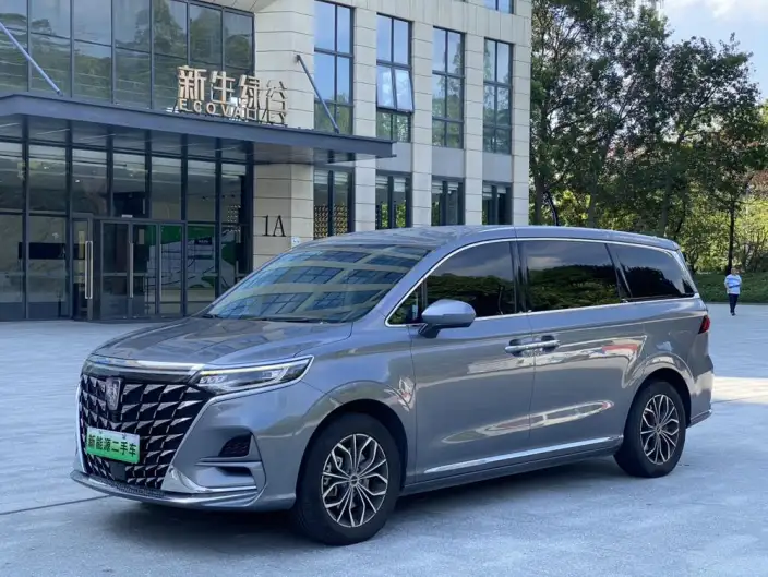 Roewe iMAX8 EV 2022 Model Silver edition