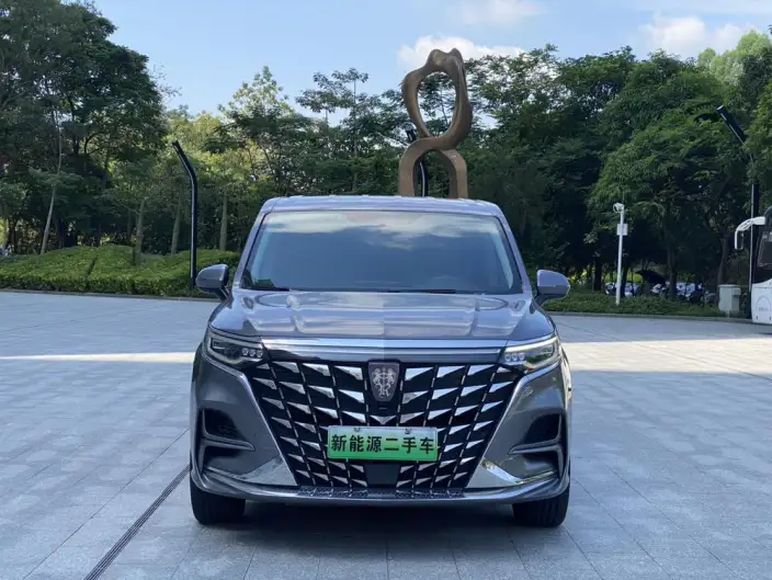 Roewe iMAX8 EV 2022 Model Silver edition