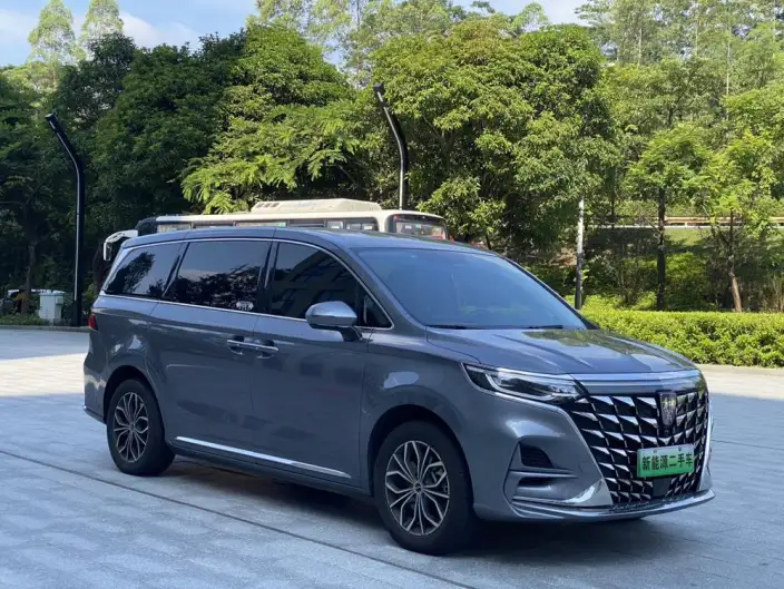 Roewe iMAX8 EV 2022 Model Silver edition