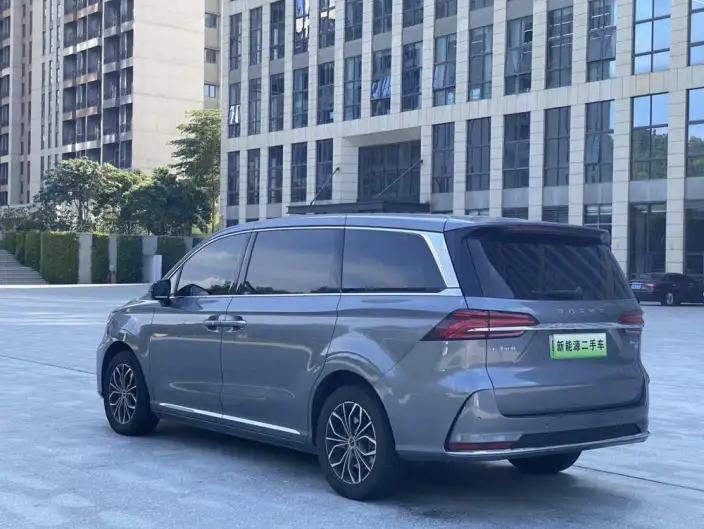 Roewe iMAX8 EV 2022 Model Silver edition
