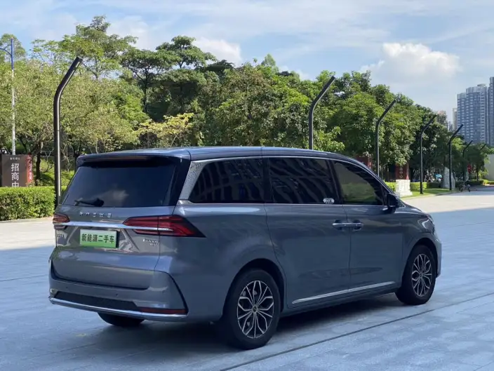 Roewe iMAX8 EV 2022 Model Silver edition – фото 6