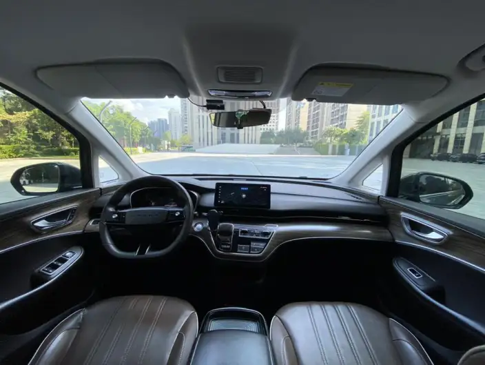 Roewe iMAX8 EV 2022 Model Silver edition – фото 9