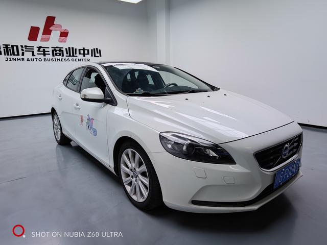 Volvo V40 2015 модификация 1.6T Smart Yi Edition – фото 3
