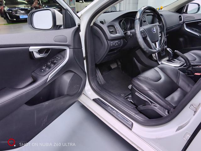 Volvo V40 2015 модификация 1.6T Smart Yi Edition – фото 5