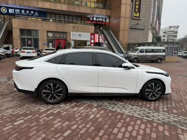Changan Yida 2023 1.5T GDI Automatic Premium – фото 4