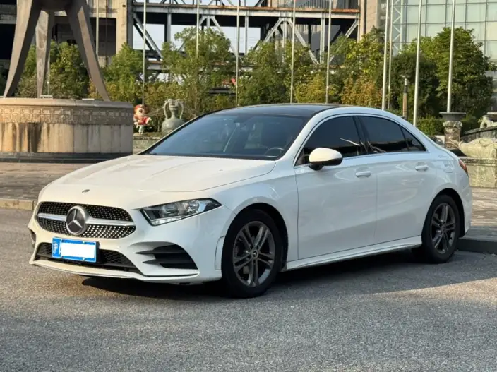 Mercedes-Benz A-class 2022 Model Facelift A 180 L Sports sedan – фото 1
