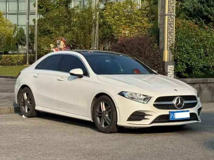 Mercedes-Benz A-class 2022 Model Facelift A 180 L Sports sedan – фото 3
