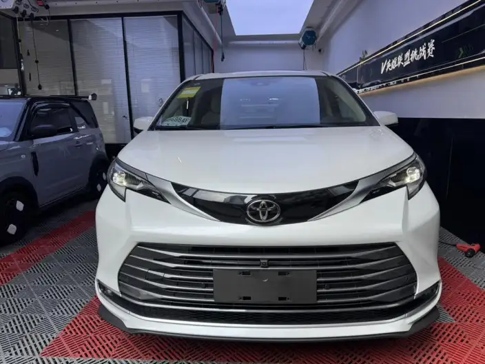 Toyota Sienna 2026 Model Hybrid 2.5L 4WD Premium – фото 2