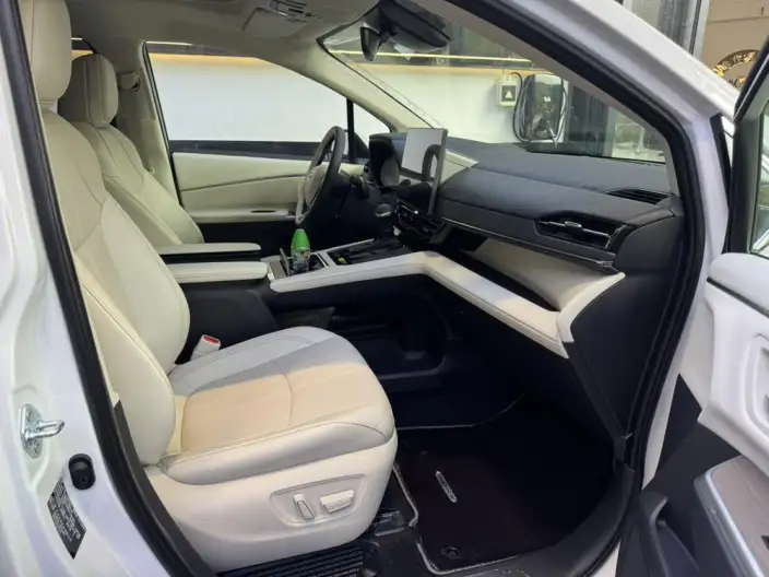 Toyota Sienna 2026 Model Hybrid 2.5L 4WD Premium – фото 6