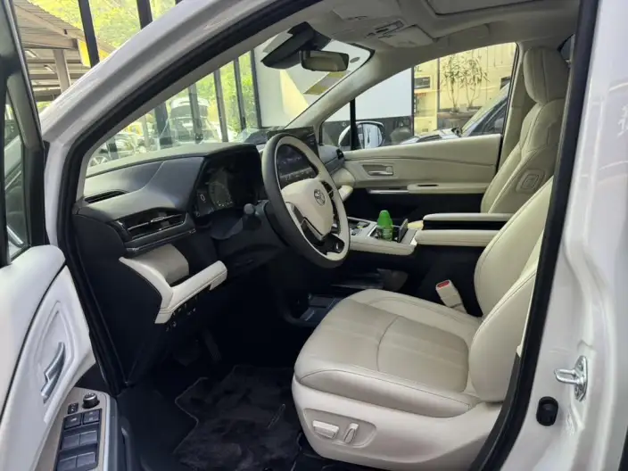 Toyota Sienna 2026 Model Hybrid 2.5L 4WD Premium – фото 8