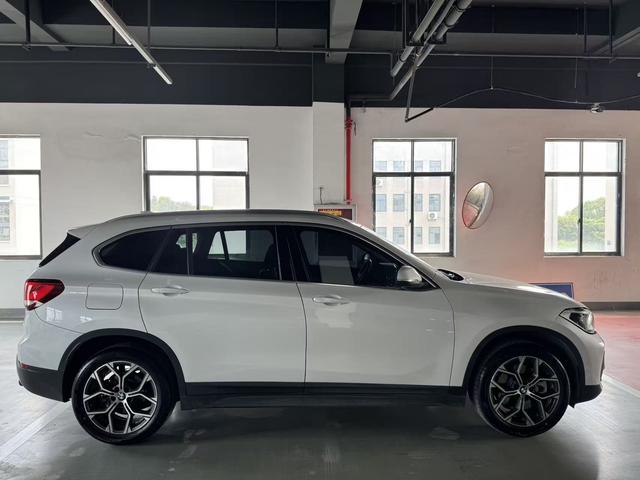 BMW X1 2022 sDrive25Li Leading – фото 4