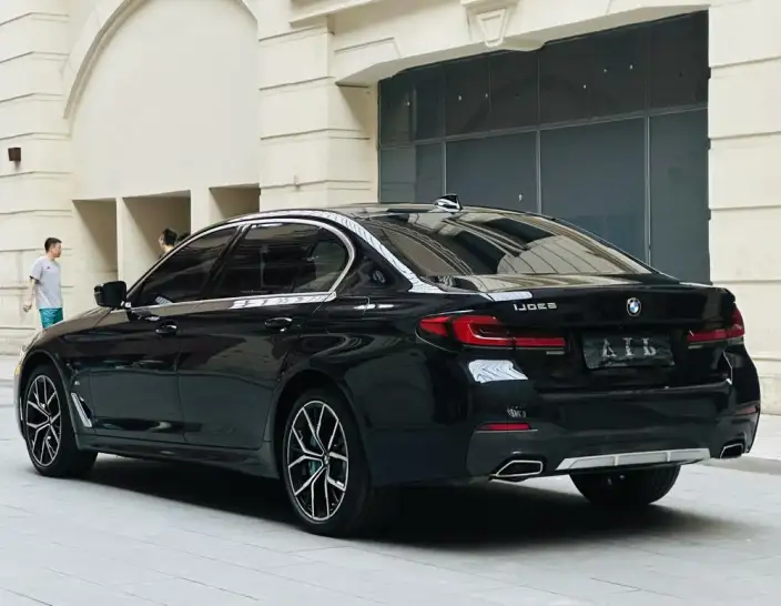 BMW 5 Series 2022 Model 530Li Exclusive Model M Sports Set – фото 4