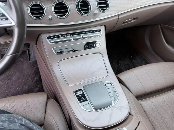 Mercedes-Benz E-Class 2023 Model E 260 L 4MATIC sedan – фото 7