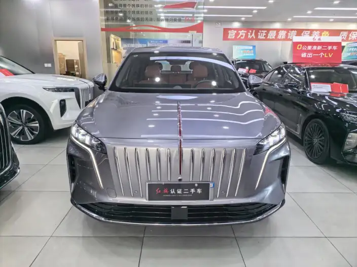 HONGQI HS6 PHEV 2026 Model 220 4WD Smart Hybrid Edition