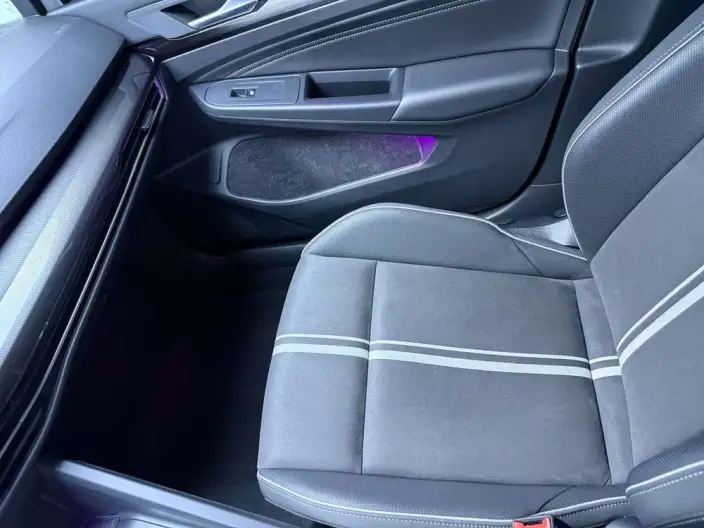 Volkswagen Golf 2023 Model 280TSI DSG R-Line – фото 8