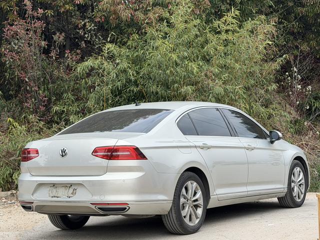 Volkswagen Magotan Модель 2019 года 330TSI DSG Prestige Country VI – фото 4