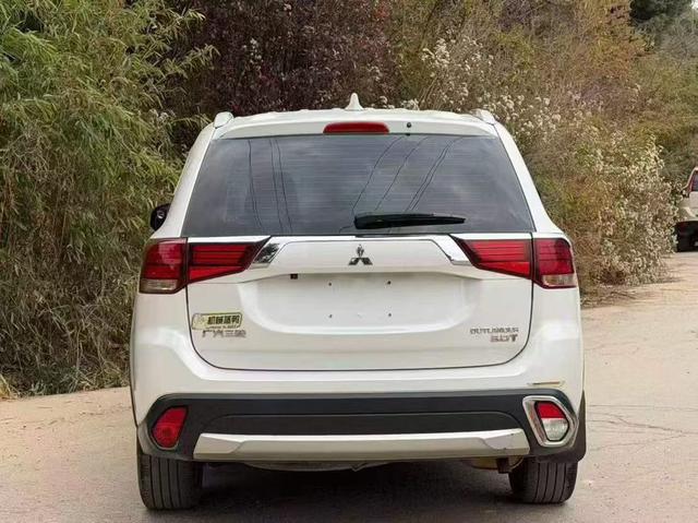 Mitsubishi Outlander 2018 2.0L FWD Glory 5-Seater – фото 5