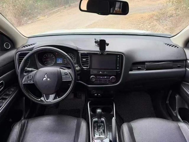 Mitsubishi Outlander 2018 2.0L FWD Glory 5-Seater – фото 7