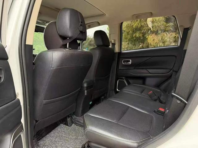 Mitsubishi Outlander 2018 2.0L FWD Glory 5-Seater – фото 8