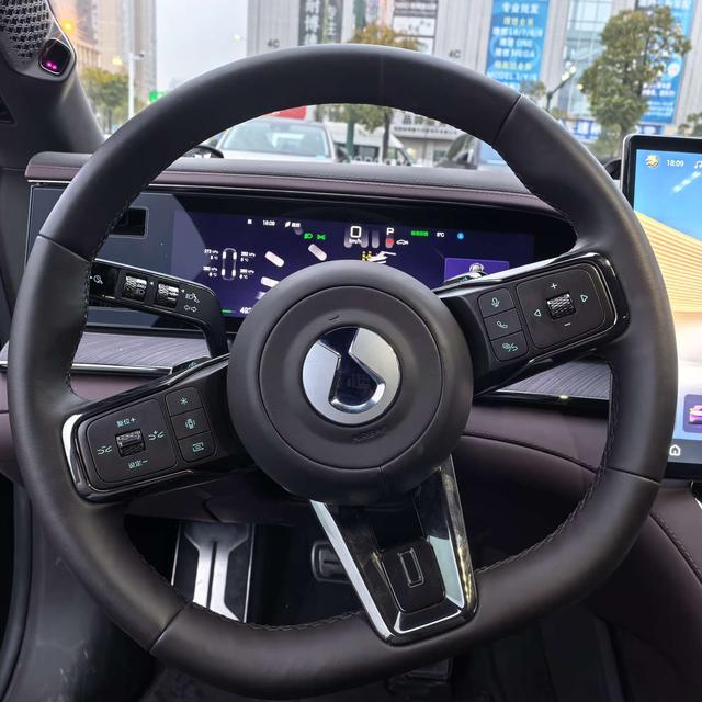 Denza Z9GT EV 2024 630 4WD Max – фото 4