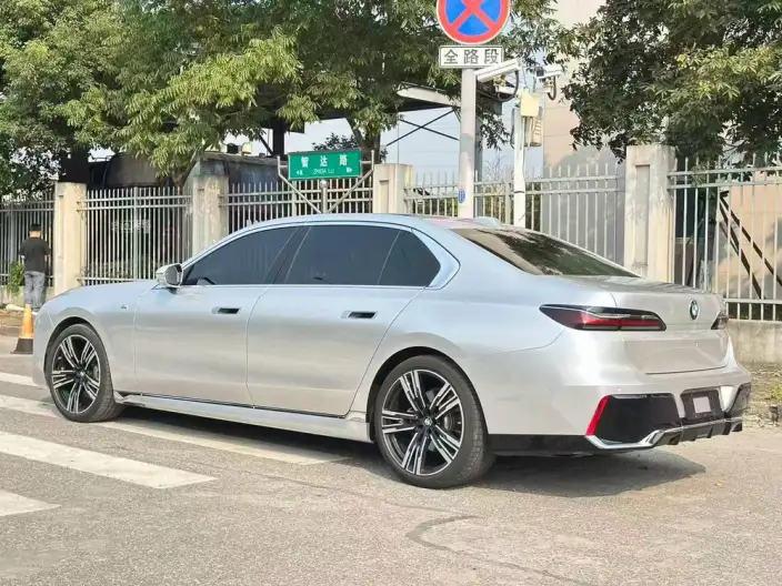 BMW 7 Series 2023 Model 740Li Leading Model M Sports Set